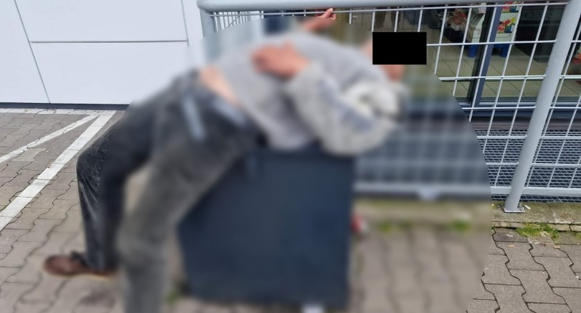 Strażnicy podczas interwencji musieli użyć miotacza gazu i kajdanek