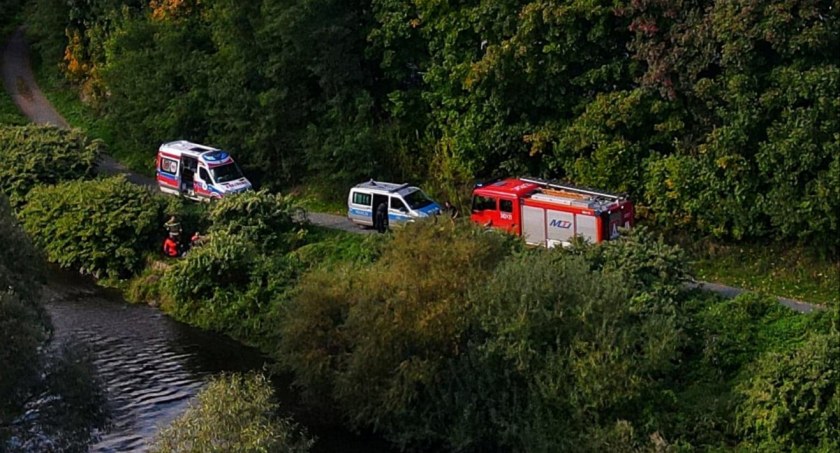 Zwłoki w rzece Bóbr. Trwa akcja jeleniogórskich służb. 
