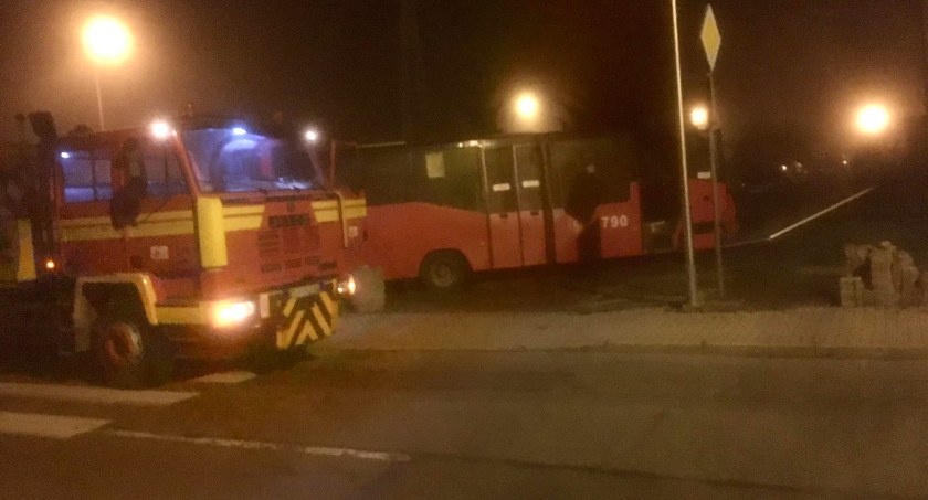 Autobusem w latarnię