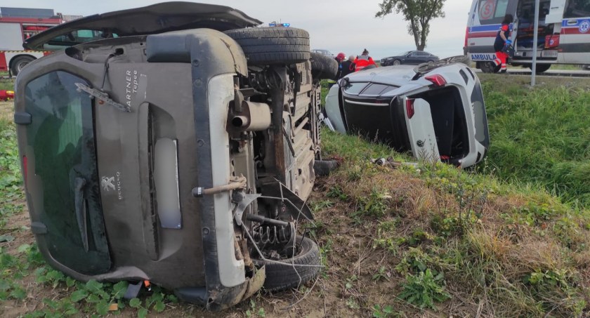 Zderzenie Peugeota i Volkswagena. Utrudnienia na drodze w stronę Wrocławia