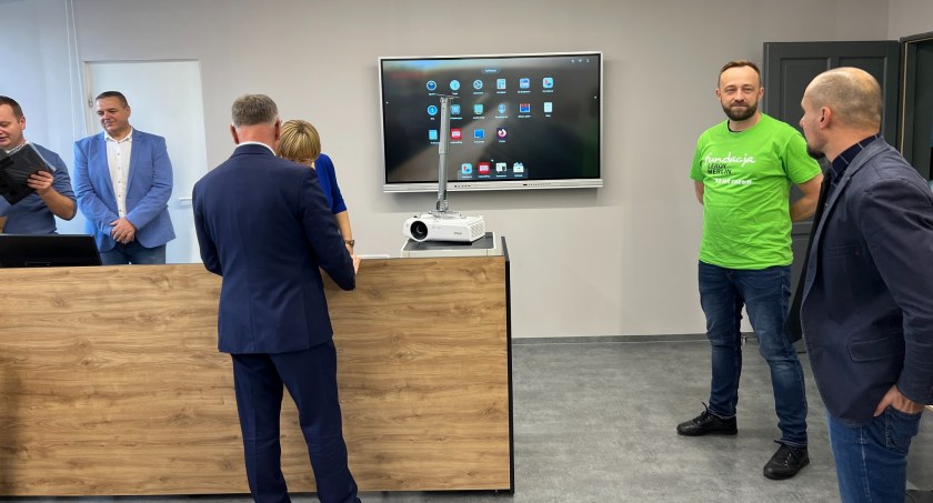 Nowoczesna pracownia multimedialna w Handlówce