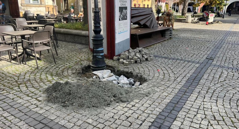 Nowe lampy przy Ratuszu w Jeleniej Górze