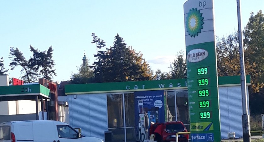Paliwo znowu drożeje. Zmotoryzowani sięgają głęboko do kieszeni