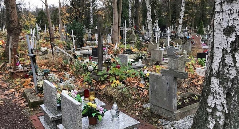Wszystkich Świętych już niebawem. Cmentarze przed świętem
