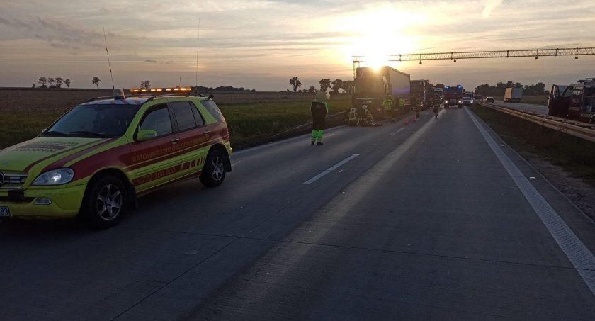 Poważne zderzenie dwóch ciężarowych. Utrudnienia na A4