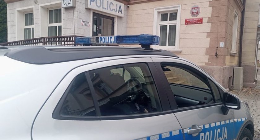 Policjant w czasie wolnym od służby zatrzymał wandala