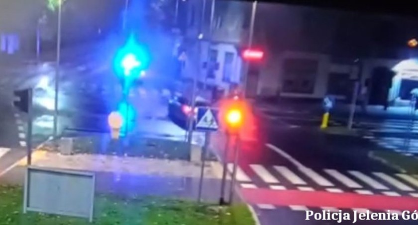 Policjanci pilotowali samochód z chorym 5-latkiem