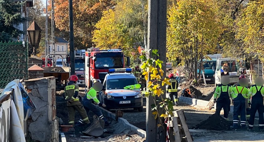 Uszkodzili rurę z gazem na ulicy Kasprowicza. Ewakuacja mieszkańców