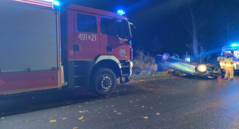 Dachowanie BMW. Kierowca miał 3,2 promila alkoholu w wydychanym powietrzu