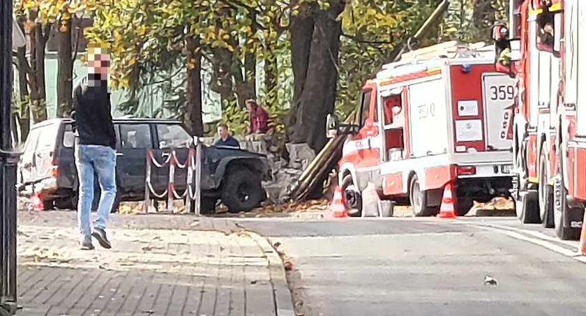 Piechowice: Terenówką w mur