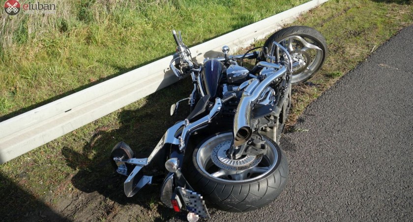 Motocyklista poszkodowany po zderzeniu z dwoma autami
