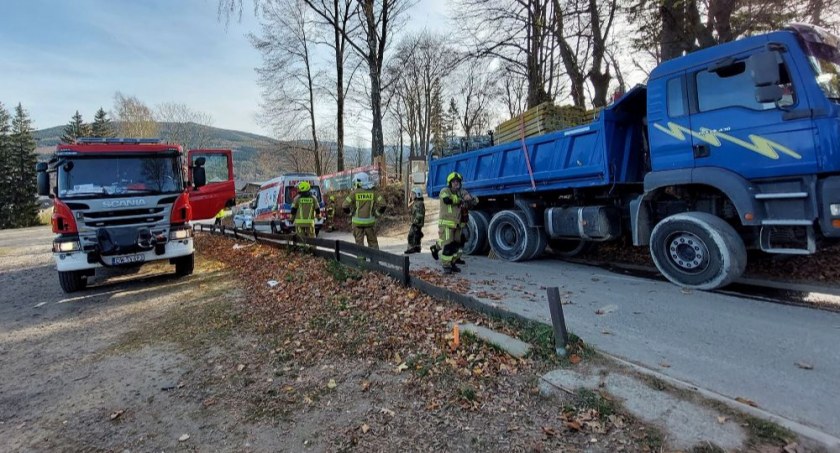 Kierowca zasłabł podczas jazdy. Trwa reanimacja