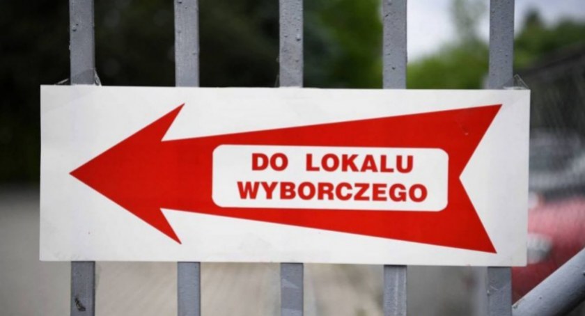 Wydłużona kadencja samorządów. Jerzy Łużniak dłużej porządzi Jelenią Górą.