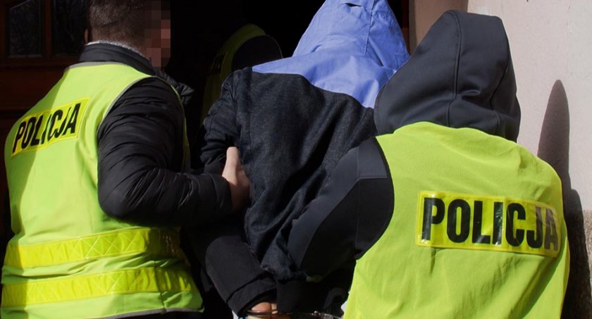 Porwali, przetrzymywali i torturowali 21- latka. Zostali zatrzymani