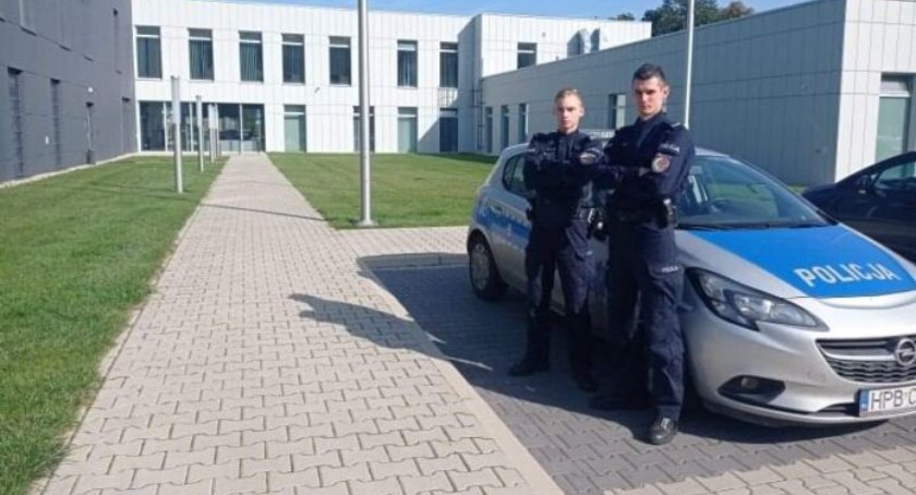 Policjanci uratowali życie 44-latka