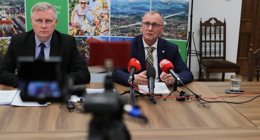 Dlaczego do spółek miejskich trafi po 37,5 miliona złotych?