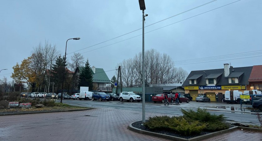 Kilkugodzinne kolejki do wymiany opon