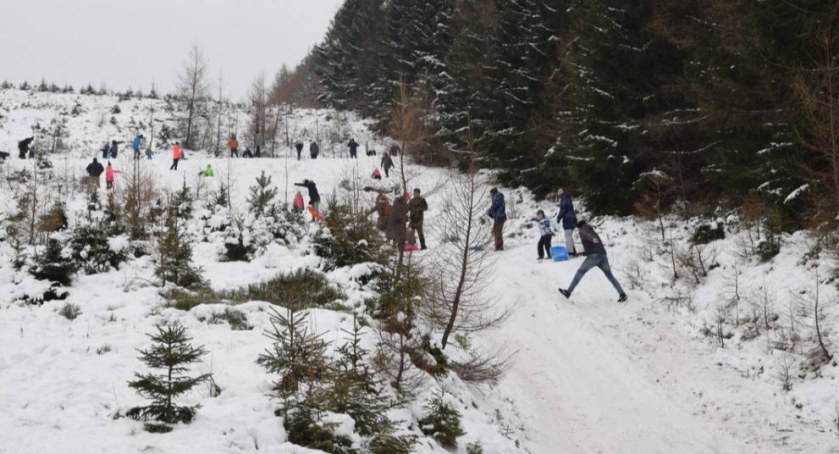Nocują w Szklarskiej Porębie i Karpaczu, ale na narty jeżdżą do Czech. Dlaczego?