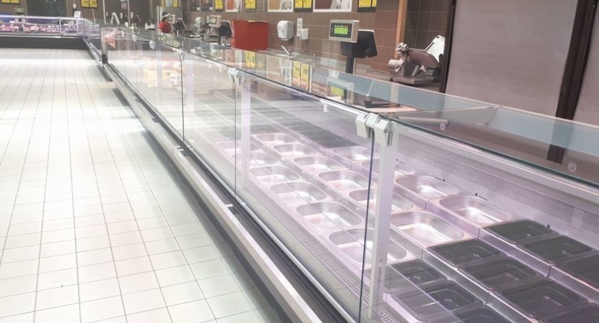 Czesi na zakupach w polskich sklepach. Są jak tornado, które wymiata towar z półek.