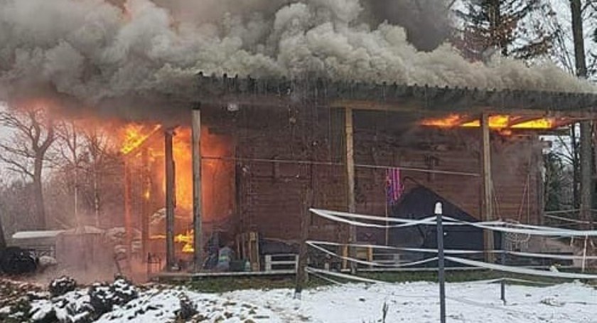 Płonął budynek przy stadninie koni w Staniszowie