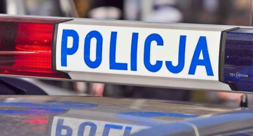 70-letnia jeleniogórzanka powiesiła pieniądze na płocie. Myślała, że pomaga Policji