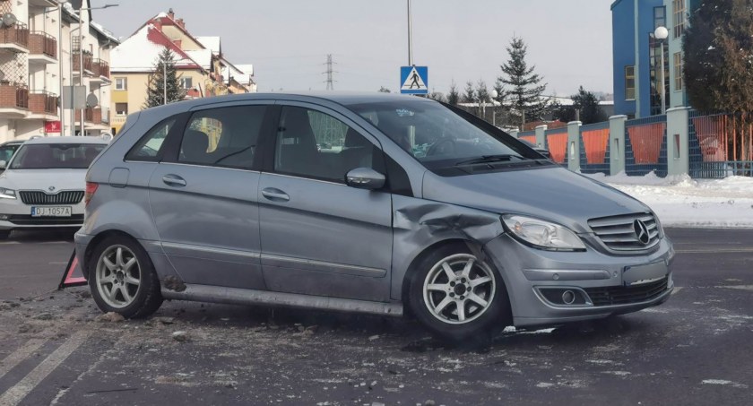 Kolizja obok ZUS na newralgicznym skrzyżowaniu