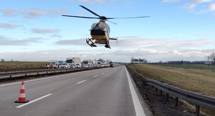 Śmigłowiec LPR lądował na autostradzie A4