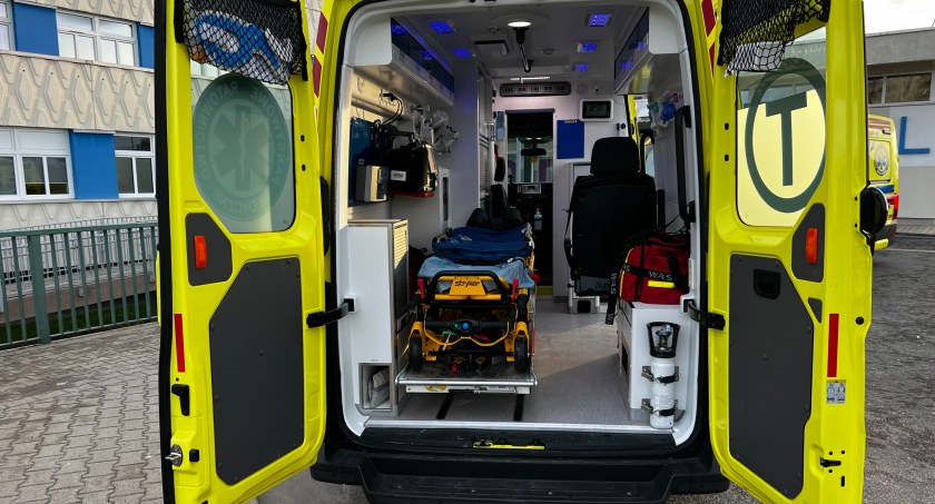 Nowe ambulanse dla jeleniogórskiego szpitala
