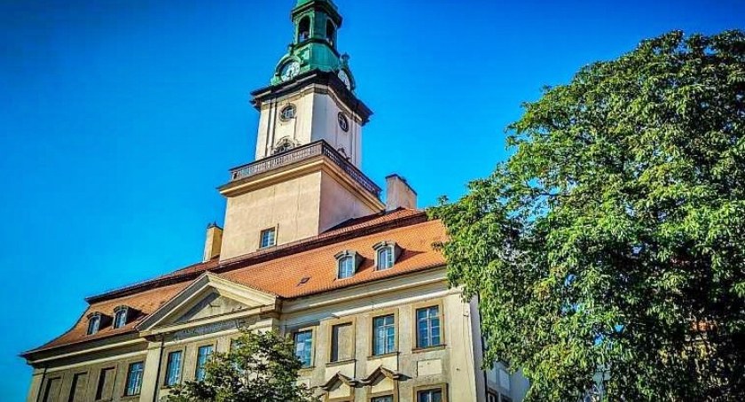 Uchwalono budżet na 2023 rok. Zobacz na co miasto wyda miliony
