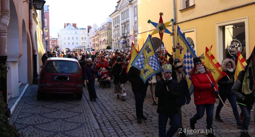 Orszak Trzech Króli przemaszeruje ulicami Jeleniej Góry