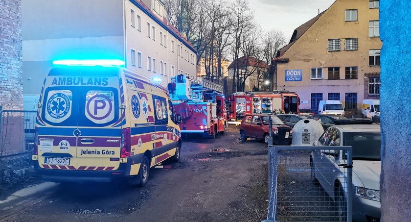 Gęsty dym w budynku mieszkalnym przy ulicy Kilińskiego