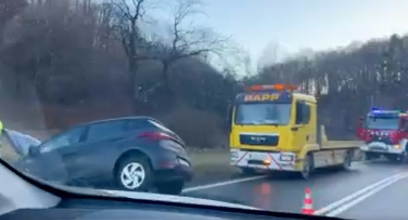 Korki na trasie Wrocław - Jelenia Góra. W Jeżowie doszło do zdarzenia drogowego