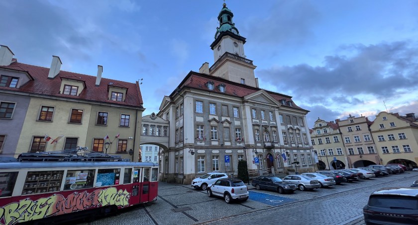 Mieszkania socjalne w Jeleniej Górze dla znajomych urzędników, nie dla potrzebujących?
