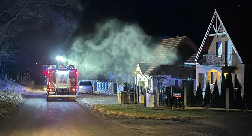 Nocny pożar domu jednorodzinnego w Jeleniej Górze