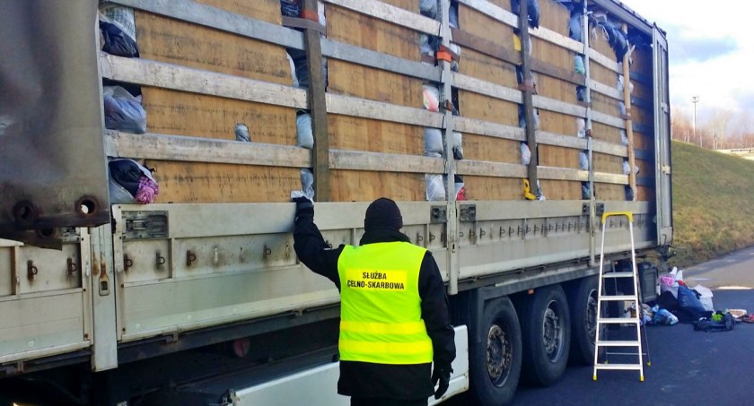 16 ton odpadów miało trafić ze Szwajcarii do Polski