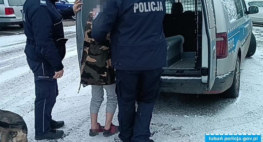 Pokłóciła się z kolegami przy kieliszku. Obu ugodziła nożem.