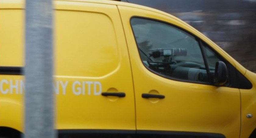 Na DK 30 mierzą prędkość. Kierowcy, noga z gazu