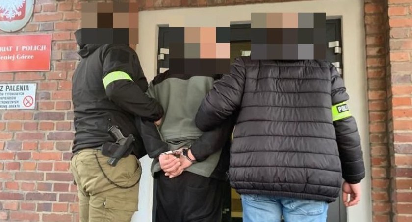 Wnuczek regularnie okradał swoją babcię