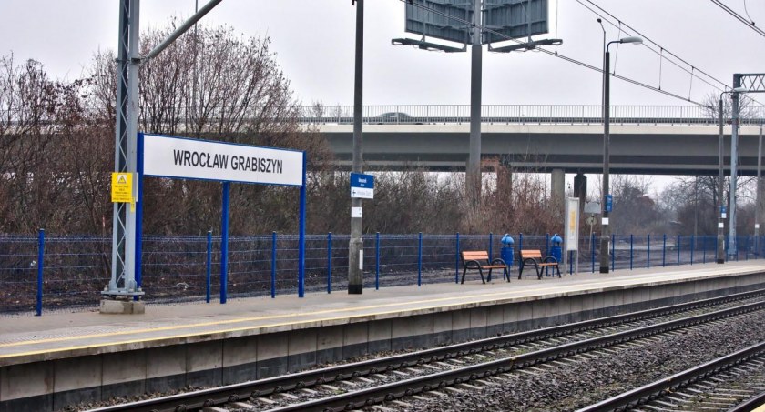 Śmierć na torach pod Wrocławiem. Opóźnienia pociągów.