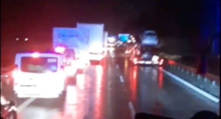 Blokowali przejazd służb i nie zrobili korytarza życia na autostradzie A4. Zobacz nagranie