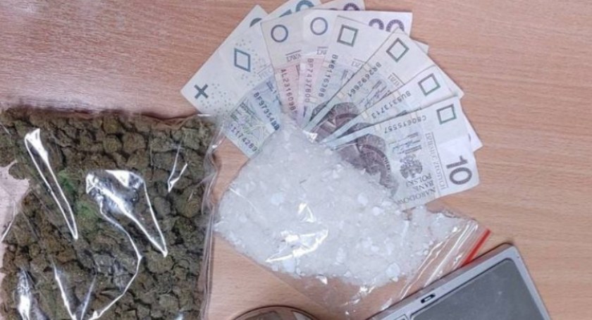 Kobieta z narkotykami w mieszkaniu. Na rynek nie trafi ponad 800 porcji