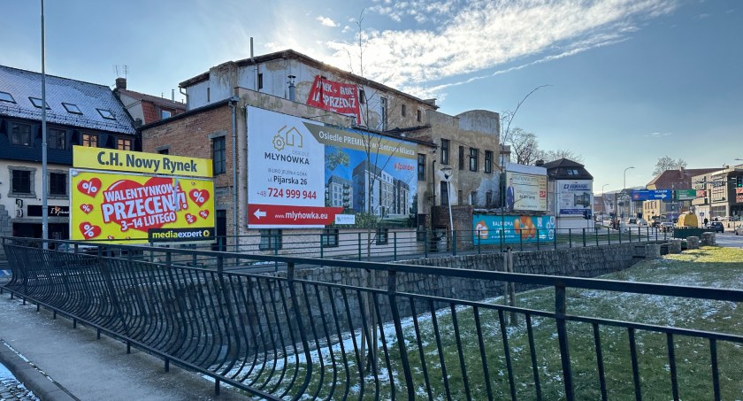 Szpecący budynek w centrum miasta już niebawem zniknie