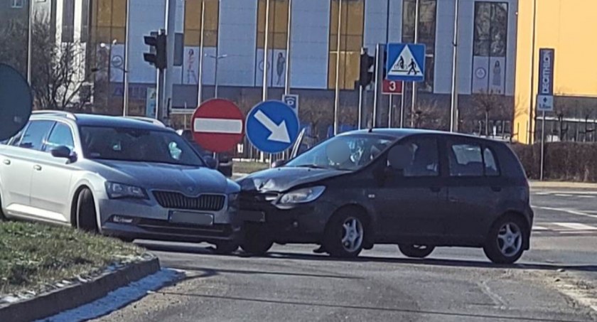 Kolejna kolizja na Zabobrzu