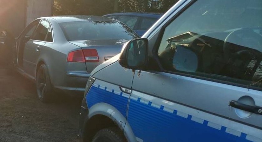 Nie zatrzymał się do kontroli, prowadził auto pomimo zakazu i posiadał narkotyki