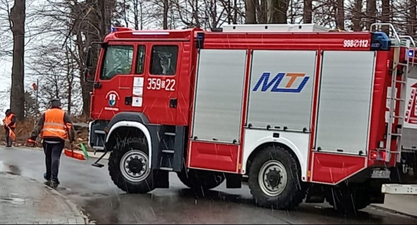 Mocno powiało. Na Śnieżce wiatr wiał z prędkością niemal 200 km/h!