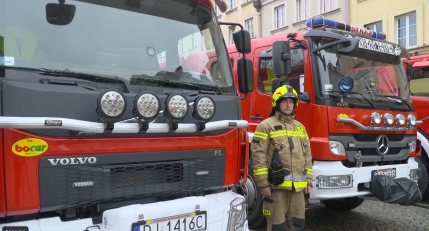 Dwa nowe wozy strażackie trafią do OSP z powiatu karkonoskiego