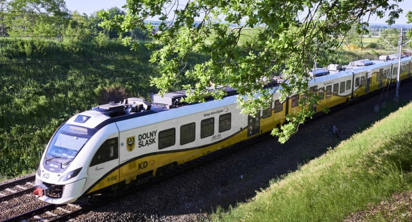 Korekta rozkładu już w tę niedzielę. Koleje Dolnośląskie wracają z wagonem rowerowym
