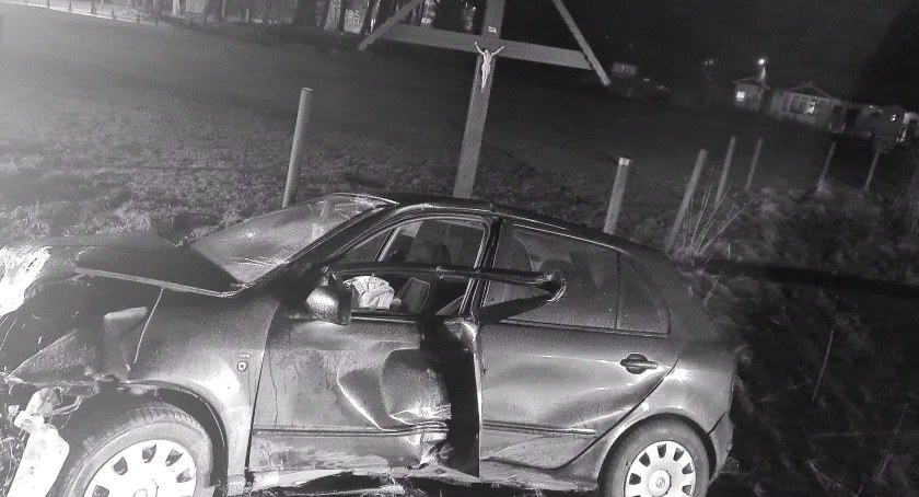 O krok od tragedii. Groźny wypadek na drodze z Kowar do Ścięgien.