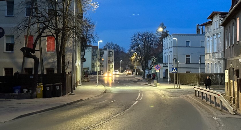 W Jeleniej Górze trwa przebudowa oświetlenia ulicznego