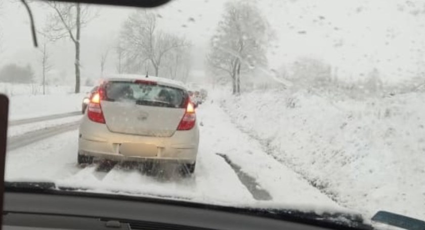 W kalendarzu wiosna, a na dworze zima. Ogromne utrudnienia na drogach